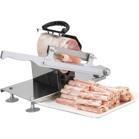 Ingredienti affettati con un utensile manuale con elementi in acciaio inox
